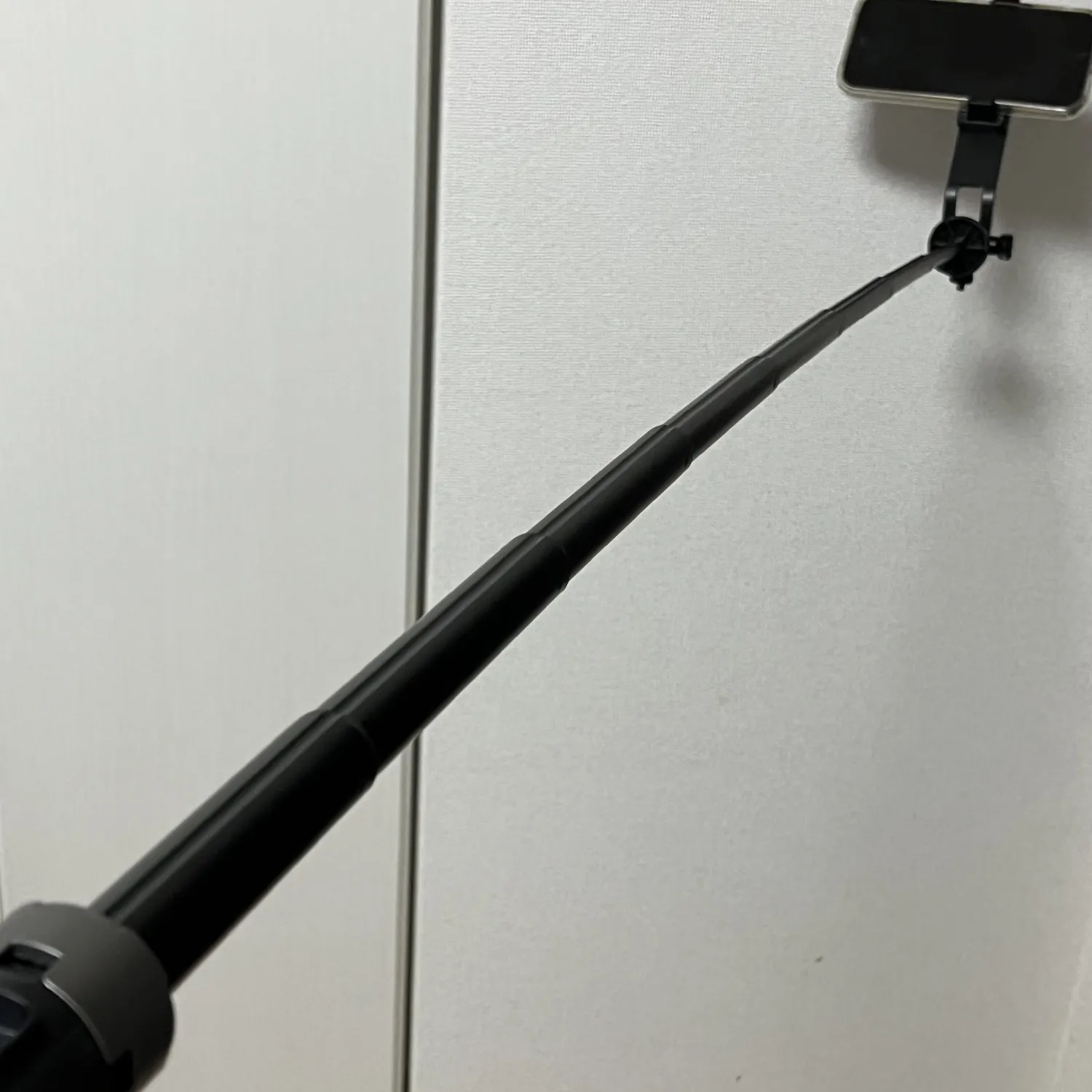 google pixelに最適な自撮り棒を伸ばした