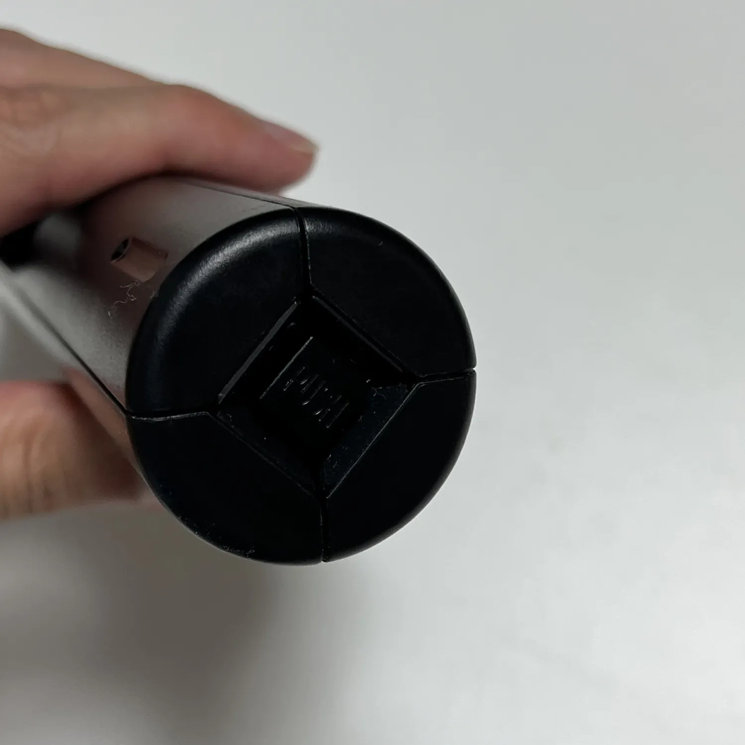 google pixelに最適な自撮り棒の四脚を開くボタン